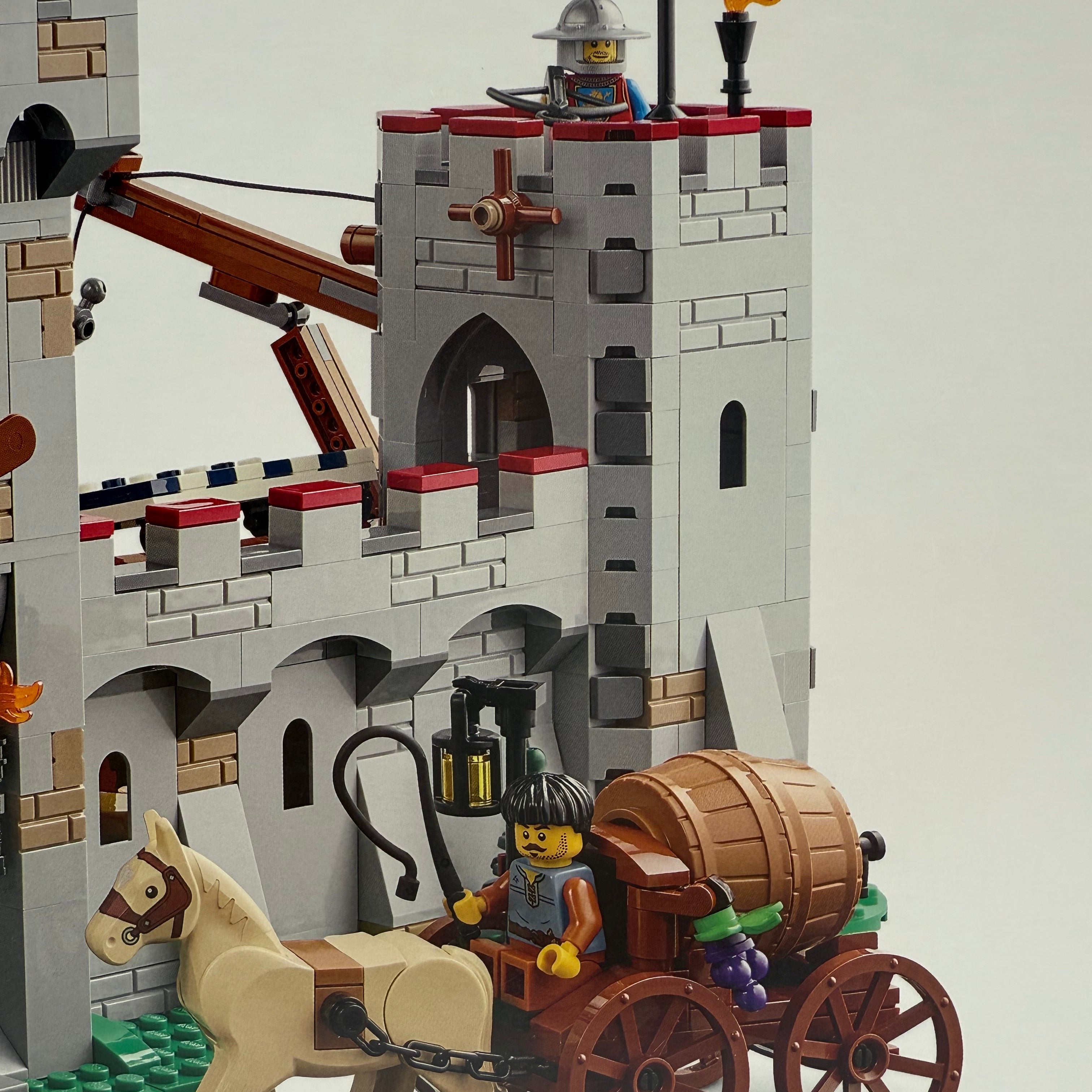 MEDIEVAL SEASIDE MARKET (910047)
