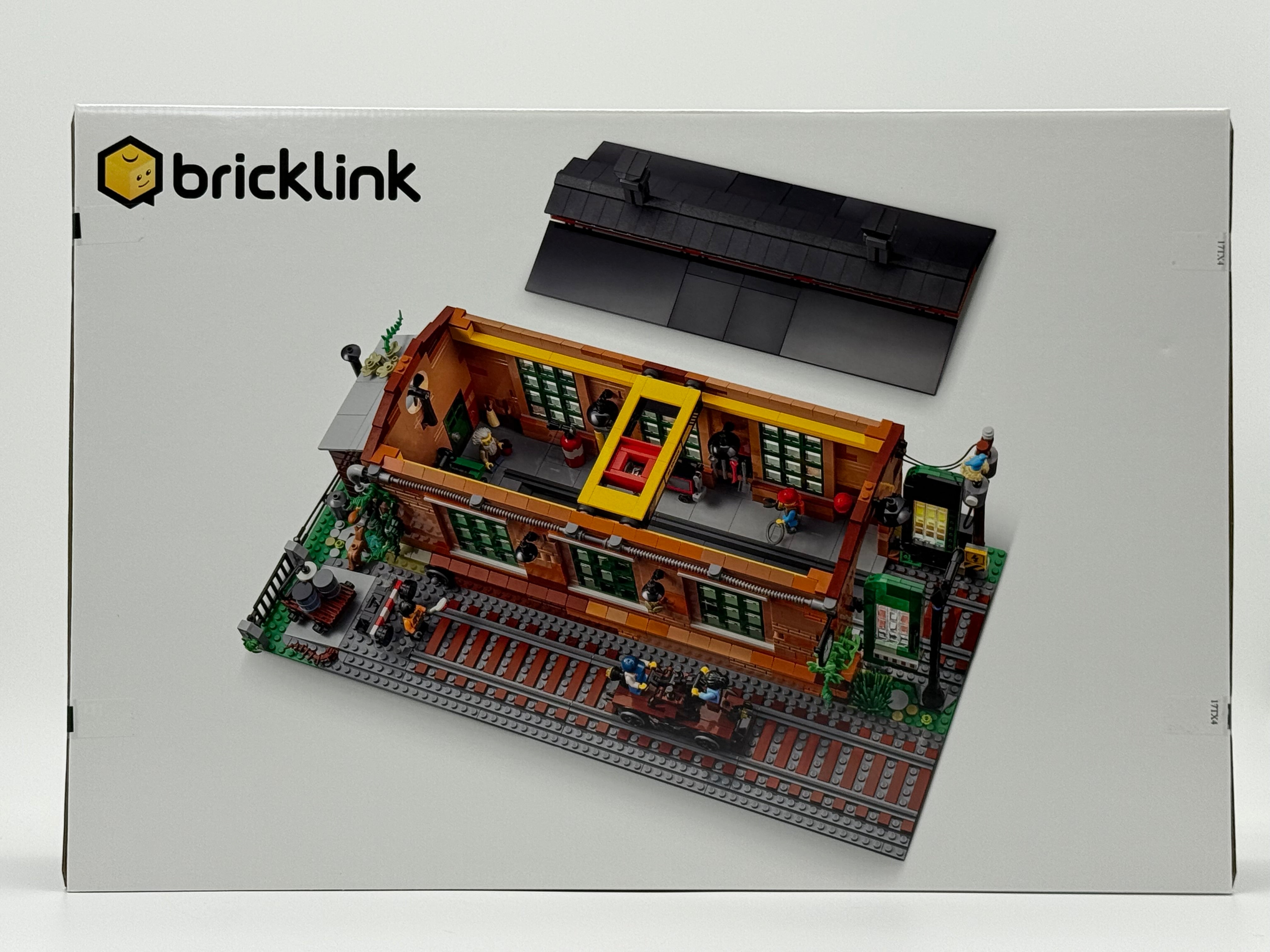 OLD TRAIN ENGINE SHED (910033)