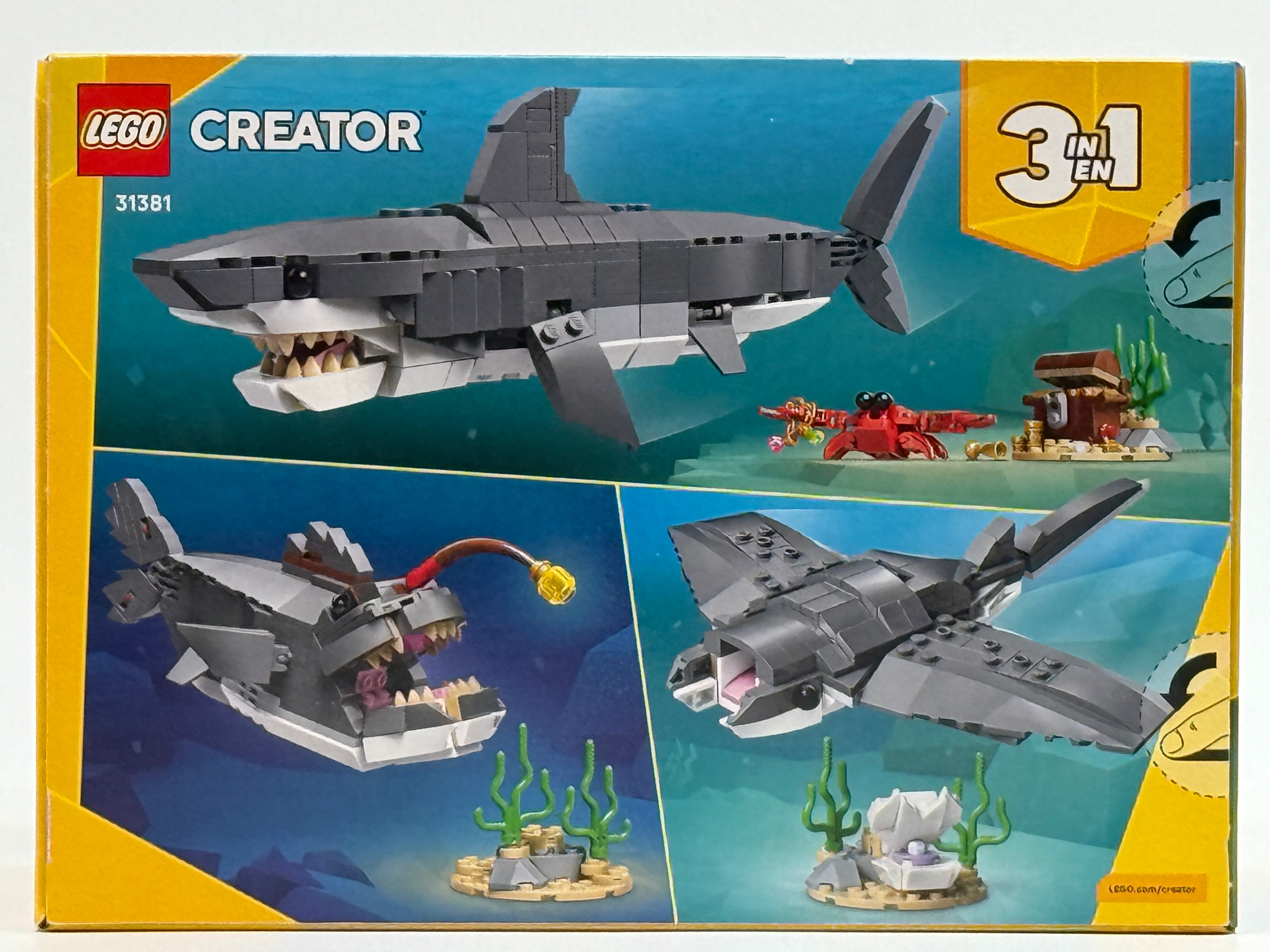 FIERCE SHARK WITH TREASURE CHEST (31381)